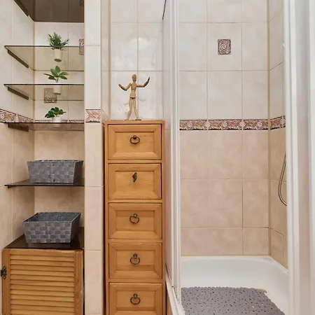 Otel Apartament Rodzinny Zaulek Rogozinski By Renters Wroclaw